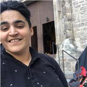 Profesora que imparte clases de matemáticas básicas para ayudar a los niños